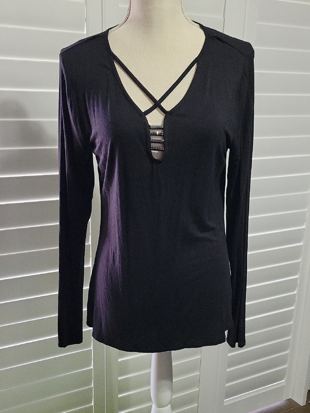 Rock & Republic Black Long-Sleeve Crisscross V-Neck Top
